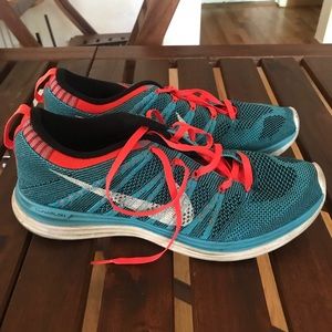 nike shoes, barely worn